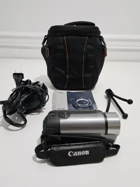 2000x Cannon Fs30 Canon Digital Zoom Camcorder With Charger Manual Case Tested Working