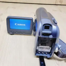 Zr500 Canon 013803063714 Mini Dv Camcorder Works No Battery Or Power Cord Camera Only