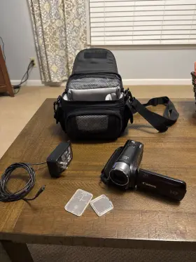 Canon 013803134360 Vixia Hf R20 Compact Black Video Camcorder With Battery And Charger