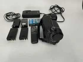 Es900 Canon 013803604399 8mm Video Camcorder 4 Batteries Charger Remote And Bag Working
