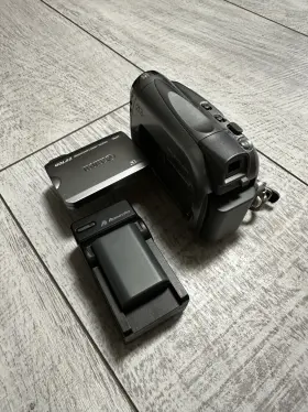 1174b001 Canon Zr700 Minidv Camcorder Video Transfer Fully Tested 1000x Zoom 2 Batteries