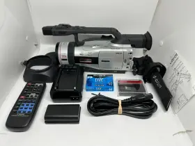 3ccd Canon 132050900015 Gl2a Minidv Ntsc 100x Video Camcorder With Carry Case