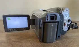 2059b001 Canon Hv20 A Mini Dv High Definition Camcorder Video Camera With 3 Batteries #2