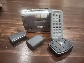 2485b001 Canon Zr950 Mini Dv Camcorder With 2 Batteries And Remote