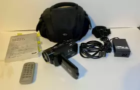 2573b001 Canon Vixia Hf10 Hd Camcorder 16gb - 12x Opt Zoom Complete Tested. With Charger