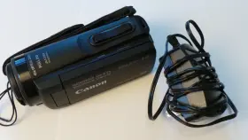 3909c001 Canon Vixia Hf W10 Waterproof / Shockproof Hd 8gb Camcorder - Black Mint