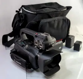 Ccab13lp1630t0 Canon Xa30 Digital Hd Video Camera Recorder With Extra Batteries And Case
