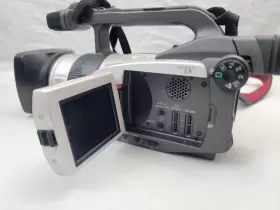 Dm-gl1 Canon Minidv 3ccd Digital Video Camcorder Gl1 Ntsc Bundle With Charger Bag #3