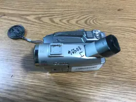 Elura85 Canon Elura 85 Digital Video Camcordercamera No Battery Parts Only