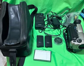 Es170 Canon Es178 8mm Video Recorder Works With Accessories 1997 Used Bad Batteries