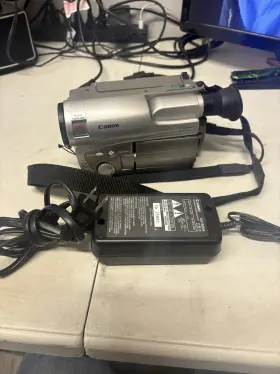 Es8000 Canon Vintage Hi8 Camcorder 22x Zoom Lcd Video Camera Silver Ac Adapter