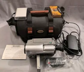 Es8100va Canon Hi8 Video Camcorder Lot With Charger Battery Tape Cable Case Etc