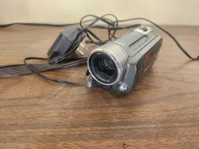 Fs11 Canon Video Camera Camcorder / With Charger