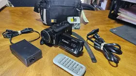 Hf10a Canon Vixia Hf10a- Full Hd- 12x Optical- 16gb Built-in- Awesome Condition