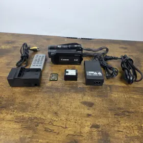 Hf21a Canon Vixia Hf20 A Camcorder - Black 64 Gb Built In Memory Tested Works