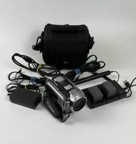 Hg10 Canon Avchd Hd Camcorder Kit With Battery Charger Case Stereo Mic Box
