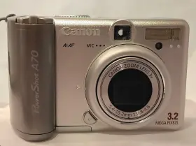 Pc1043 Canon Powershot A70 3.2mp Zoom Lens 3x With 256mg Flash Card See Images