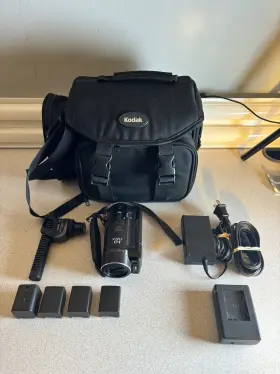 R11a Canon Vixia Hf 32gb Digital Camcorder W 4 Batteries And 2 Chargers Tested