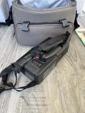 Uc-x10 Canon Hi8 Camcorder Vintage 1990s Ccd Video Camera 6x Zoom With Case