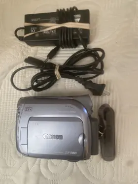 Cr1616 Canon Zr-500 Zr500. Handheld W Ac Cord Included Or Battery Needs A . Runs Great