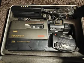 Jmj-10652 Case Vtg Montgomery Ward Signature 2000 Vhs Camcorder Battery Adaptor And Untested