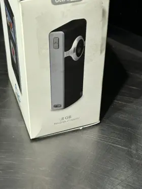 U32120b Cisco Flip Video Ultra Hd 2 Hours 8 Gb Camcorder Camera New Sealed #2