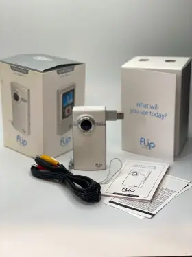 F230w Flip Video 892684000403 Ultra Camera - White 1 Gb 30 Minutes 1st Generation