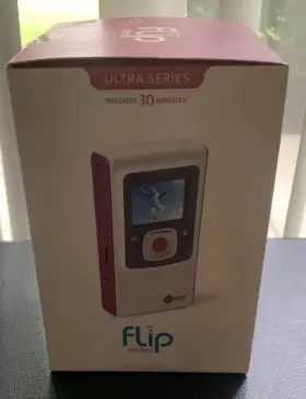 Bin-4 Flip Video Ultra Series Records 60 Min White/pink 2gb Of Memory F260 Open Box