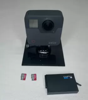 Chdhz103 Gopro Bundle. Fusion 360 Degree. With Two 32 Memory Cards