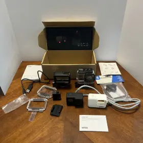 Chdnh-b28 Gopro Hero7 Black Camera 2 Batteries Super Suit Sleeve Mounts Manual Box Lot