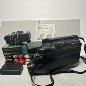1700a Hitachi Vintage Fully Automatic/ A.i. Vhs Camcorder Bundle Read
