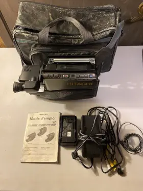 Vm2800a Hitachi 2800a Vintage Camcorder With Case Charger Powers On Untested