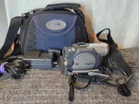 Dz-bx31a Hitachi Dvd Cam Multi Format Digital Slr Camera And Case Free Shipping