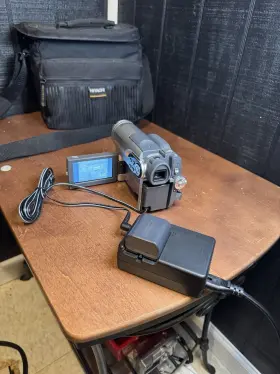Dz-bx37a Hitachi Dvd Cam Bundle With Accessories Tested Working Remote Charger Bat