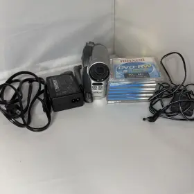Dz-bx37e Hitachi Handycam With 7x Sealed Discs Working O6 W#651