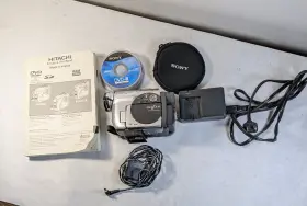Dz-gx20a Hitachi Mini Dvd Camcorder 16x Optical Zoom Bundle / Excellent