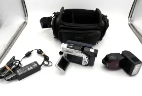 Dz-mv230a Hitachi Dz-mv560a Dvd Camcorder Mount Flash Charger Battery Remote Tested