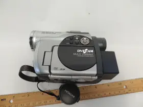Dz-mv750ma Hitachi Dvd Camcorder With Battery