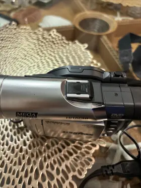 Dzmv350a Hitachi Mega Pixel Ccd 240x Ultra Vision Dvd Camcorder #3