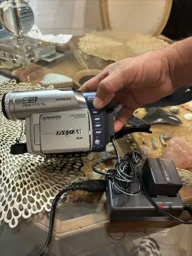 Dzmv350a Hitachi Mega Pixel Ccd 240x Ultra Vision Dvd Camcorder