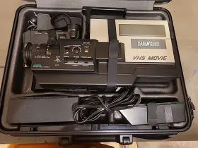 Vm-2000a Hitachi Vm-5100a Vhs Camcorder Charger Battery And Cables W Hard Case Read