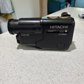 Vm-e110 Hitachi Vintage Camcorder With Charger 8mm Video And Carrying Bag