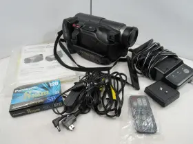 Vm-e52oa Hitachi 8mm Camcorder With Bag And All Power/rca Cables Tested Works Great