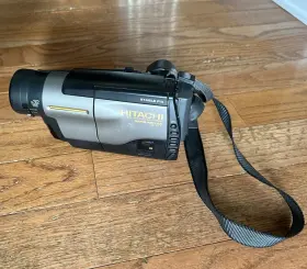 Vm-e530a Hitachi 8mm Video Camcorder Rapid Reflex 16bit Dsp - Not Tested