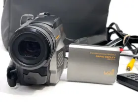 Vm-e535la Hitachi 8mm Video Camcorder Bundle Transfer Tested Works