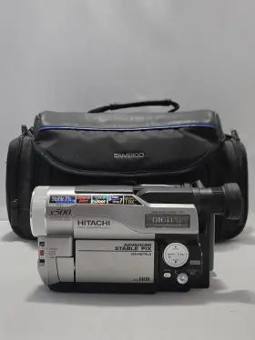 Vm-e535a Hitachi Vm-e555a / Compact Hi8 Camcorder Kit With Bag And Charger