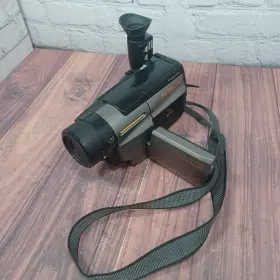 Vm-e635la Hitachi 8mm Video Camcorder With Lcd Screen Powers On Wonftt Play/rec
