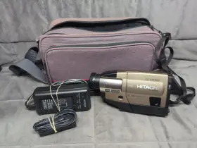 Vm-h57a Hitachi Vm-h75a Video Camcorder With Oem Bag Vintage 8mm For Parts Not Working