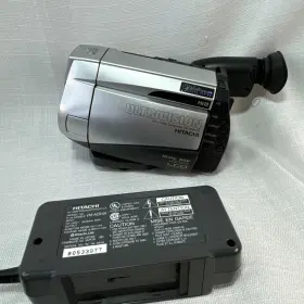 Vm-h945la Hitachi Video Camcorder 8mm And Charger Not Tested #3