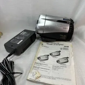 Vm-h945la Hitachi Video Camcorder 8mm And Charger Not Tested